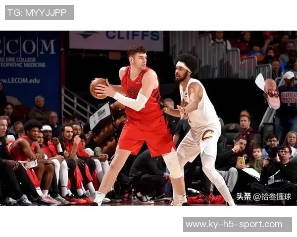 小杨将演唱会前夕媒体人揭秘开拓者休息日与新秀整蛊活动